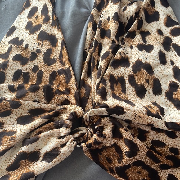 2/$10 Cheetah print crop tie top - Picture 2 of 2